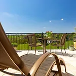 Weingut Und Gaestezimmer Perner Panzió Ehrenhausen