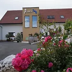 Weingut Und Gaestezimmer Perner