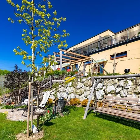 Weingut Und Gaestezimmer Perner