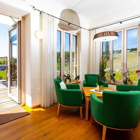 Weingut Und Gaestezimmer Perner Bed & Breakfast *