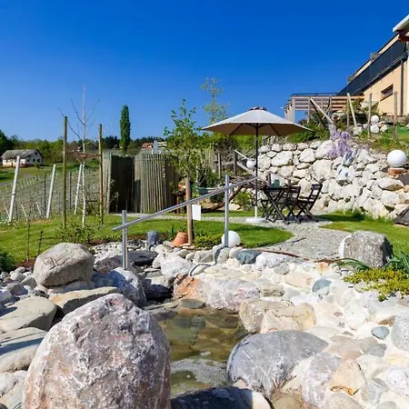 Weingut Und Gaestezimmer Perner Oda ve Kahvaltı Ehrenhausen