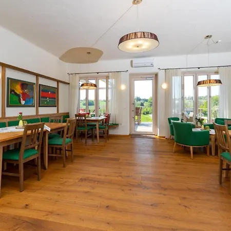 Bed & Breakfast Weingut Und Gaestezimmer Perner
