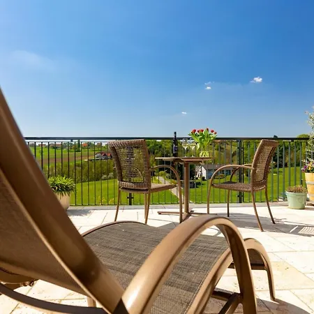 Weingut Und Gaestezimmer Perner Couette-café Ehrenhausen