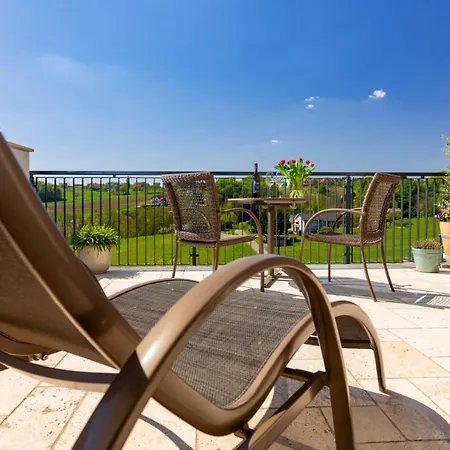 Weingut Und Gaestezimmer Perner Bed & Breakfast 4*