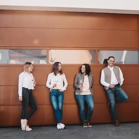 Weingut Und Gaestezimmer Perner 4*