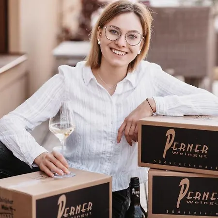 Weingut Und Gaestezimmer Perner Ehrenhausen