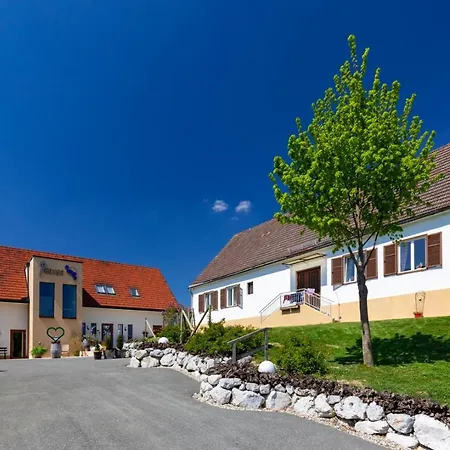 Weingut Und Gaestezimmer Perner Couette-café Ehrenhausen