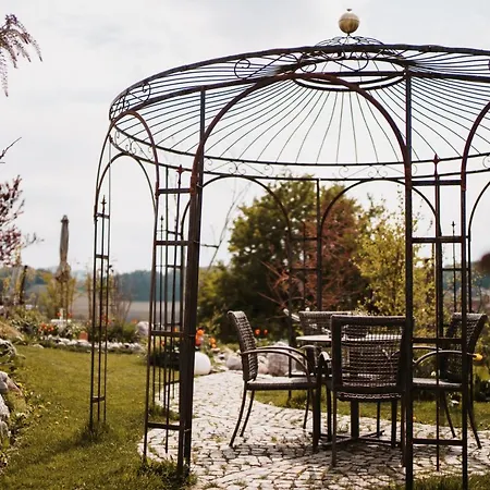 Couette-café Weingut Und Gaestezimmer Perner 4*