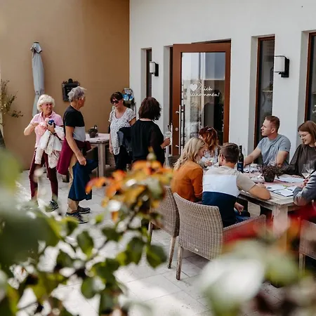 Weingut Und Gaestezimmer Perner