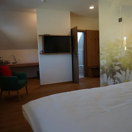 Couette-café Weingut Und Gaestezimmer Perner 4*