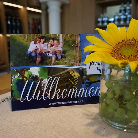 Couette-café Weingut Und Gaestezimmer Perner 4*