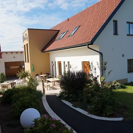 Couette-café Weingut Und Gaestezimmer Perner 4*