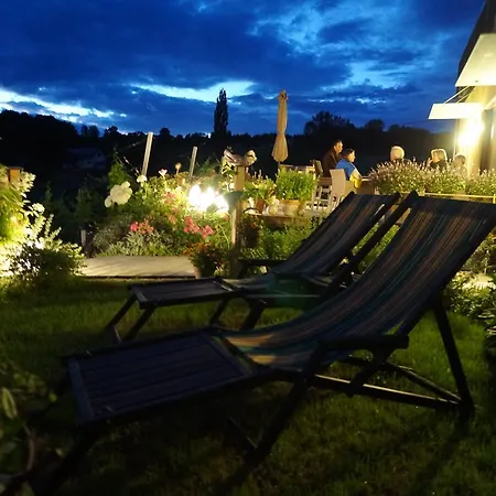 Weingut Und Gaestezimmer Perner Couette-café Ehrenhausen