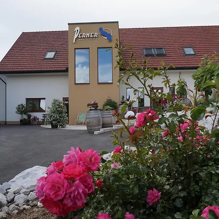 Weingut Und Gaestezimmer Perner
