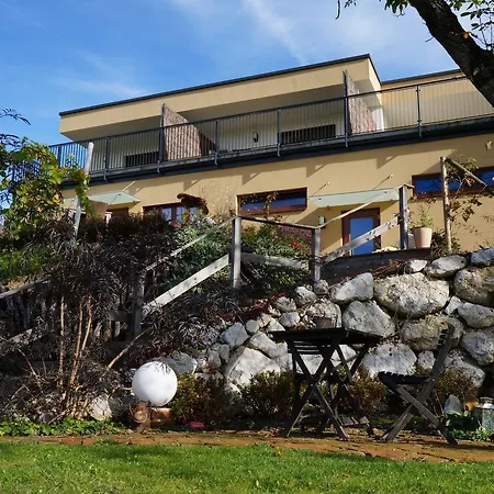 Weingut Und Gaestezimmer Perner