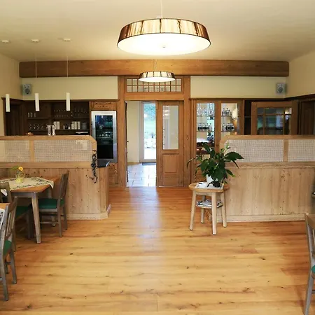 Weingut Und Gaestezimmer Perner 4* إيهرينهاوزين