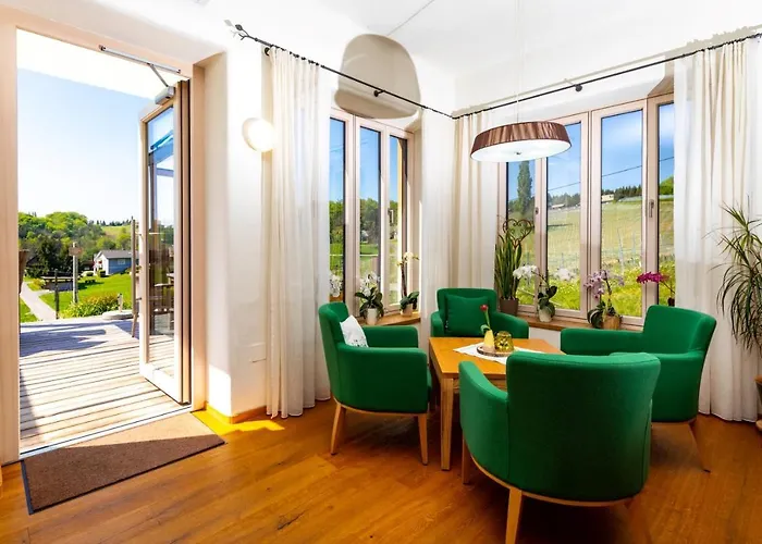 Weingut Und Gaestezimmer Perner فندق مبيت وإفطار 4*