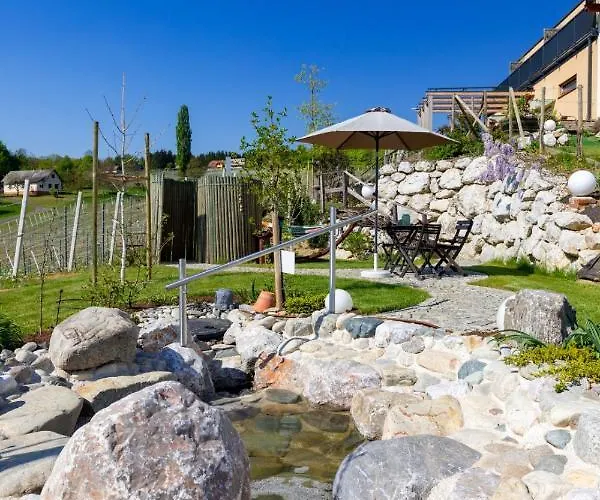 Weingut Und Gaestezimmer Perner Panzió Ehrenhausen