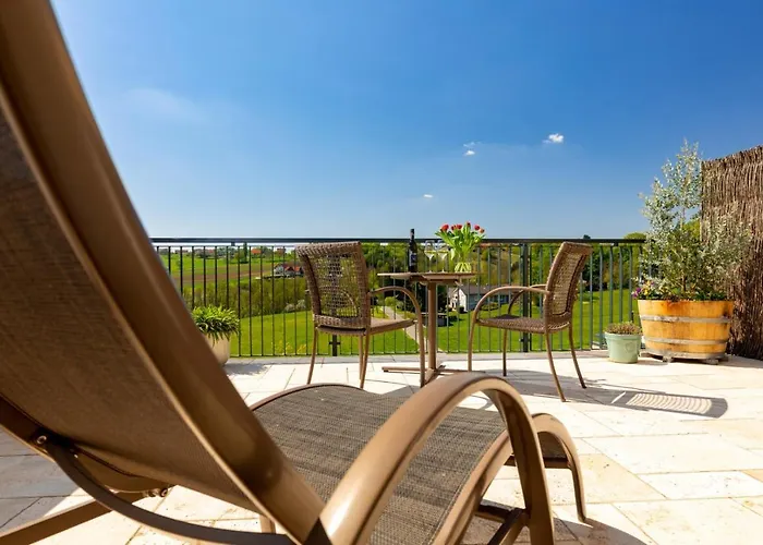 Weingut Und Gaestezimmer Perner فندق مبيت وإفطار إيهرينهاوزين