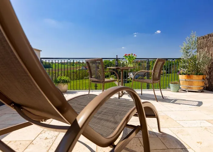 Weingut Und Gaestezimmer Perner فندق مبيت وإفطار 4*