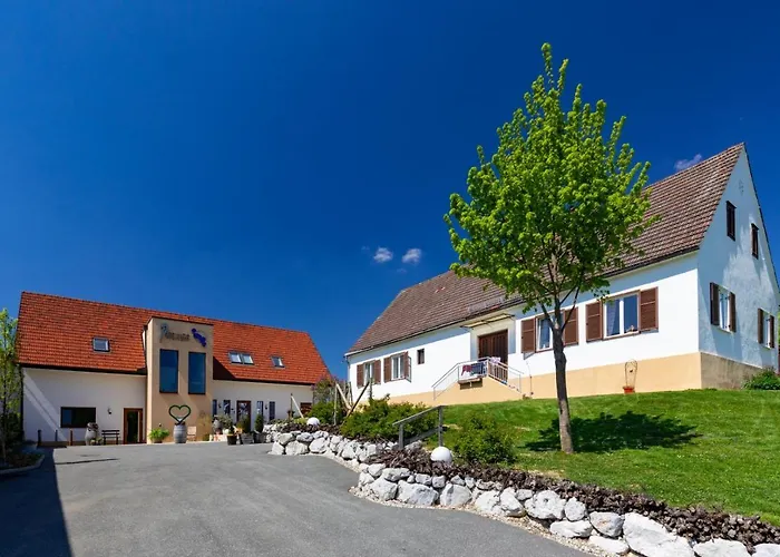 Weingut Und Gaestezimmer Perner فندق مبيت وإفطار إيهرينهاوزين