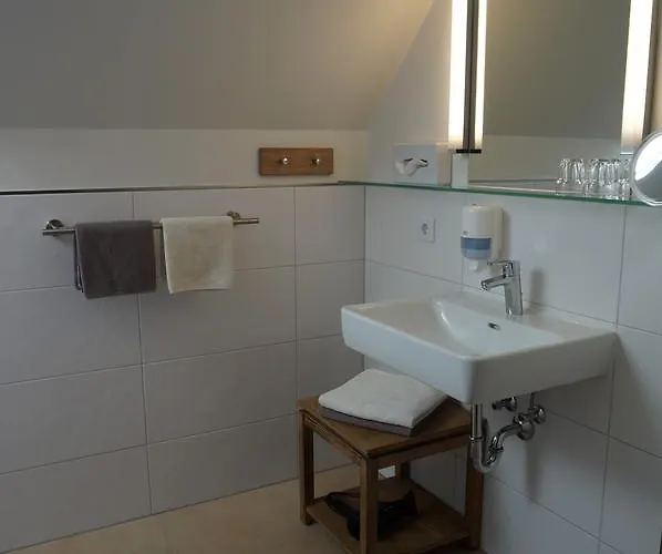 Weingut Und Gaestezimmer Perner 4* إيهرينهاوزين