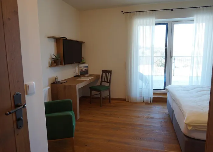 Weingut Und Gaestezimmer Perner 4* إيهرينهاوزين