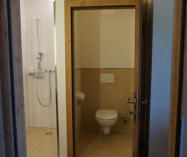 Weingut Und Gaestezimmer Perner 4* إيهرينهاوزين