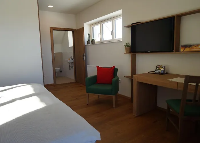 Weingut Und Gaestezimmer Perner 4* إيهرينهاوزين