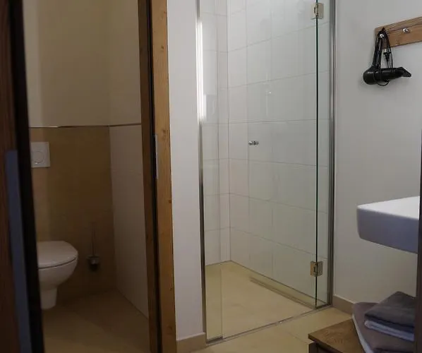 Weingut Und Gaestezimmer Perner 4* إيهرينهاوزين