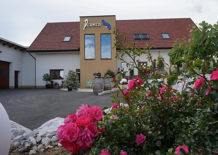 Weingut Und Gaestezimmer Perner
