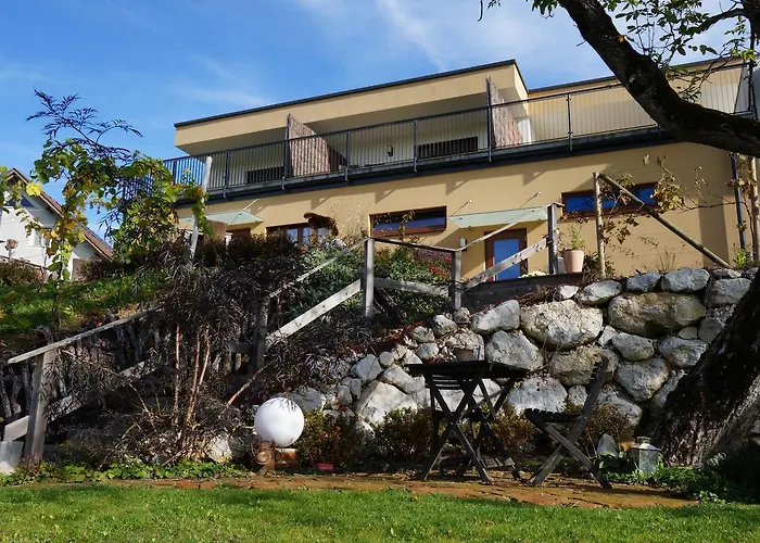 Weingut Und Gaestezimmer Perner