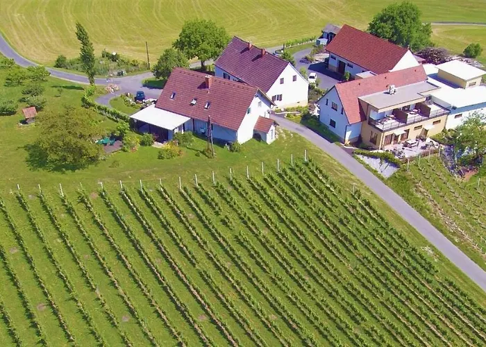 Weingut Und Gaestezimmer Perner فندق مبيت وإفطار