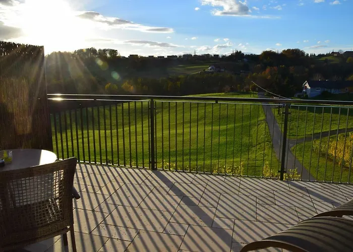 Weingut Und Gaestezimmer Perner فندق مبيت وإفطار 4*